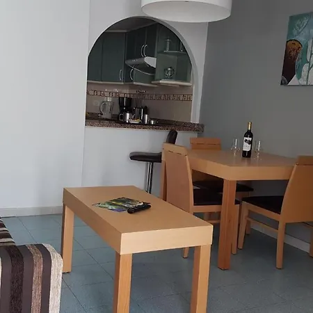 アパートホテル オナ エル マルケス 4*