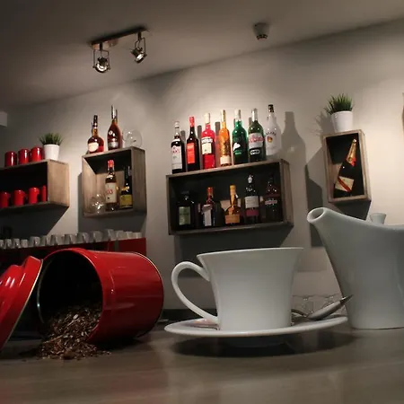 アパートホテル オナ エル マルケス 4*