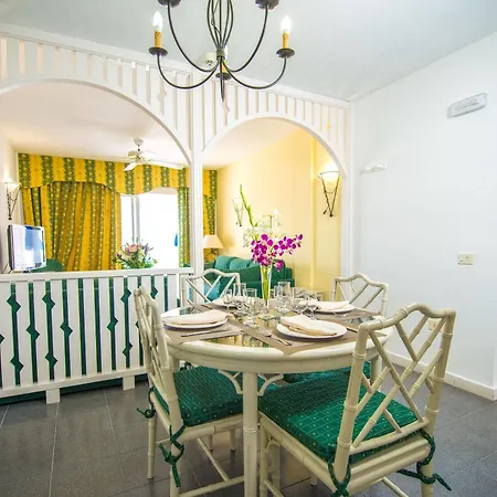 アパートホテル オナ エル マルケス 4*